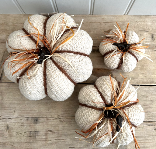Knitted pumpkins - small