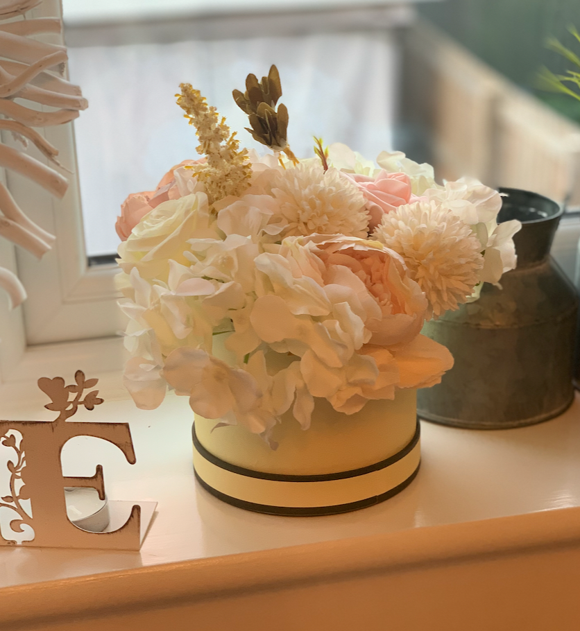 Luxury mixed arrangement - SMALL HAT BOX - in various colours