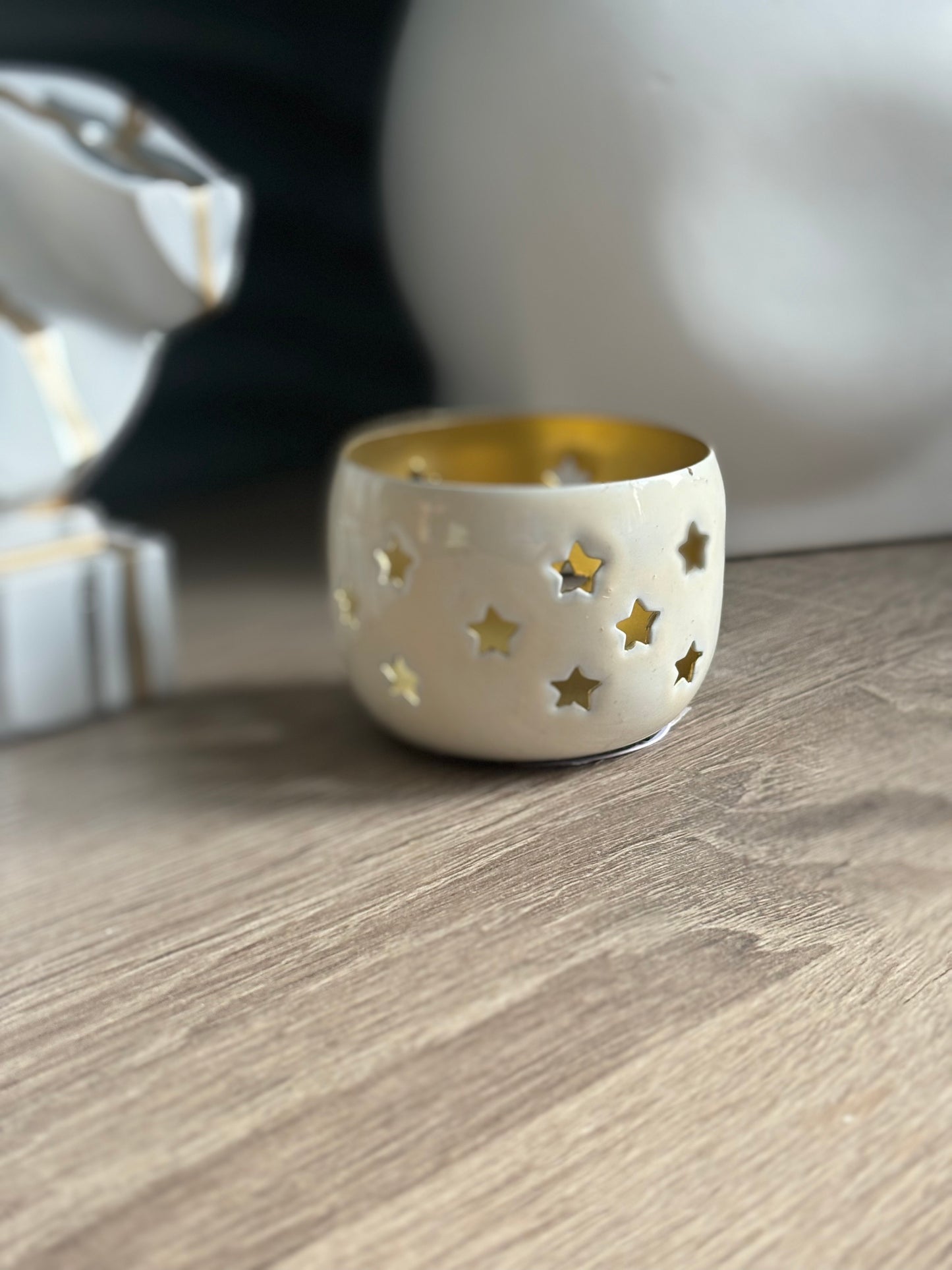 round Iron tealight holder with stars