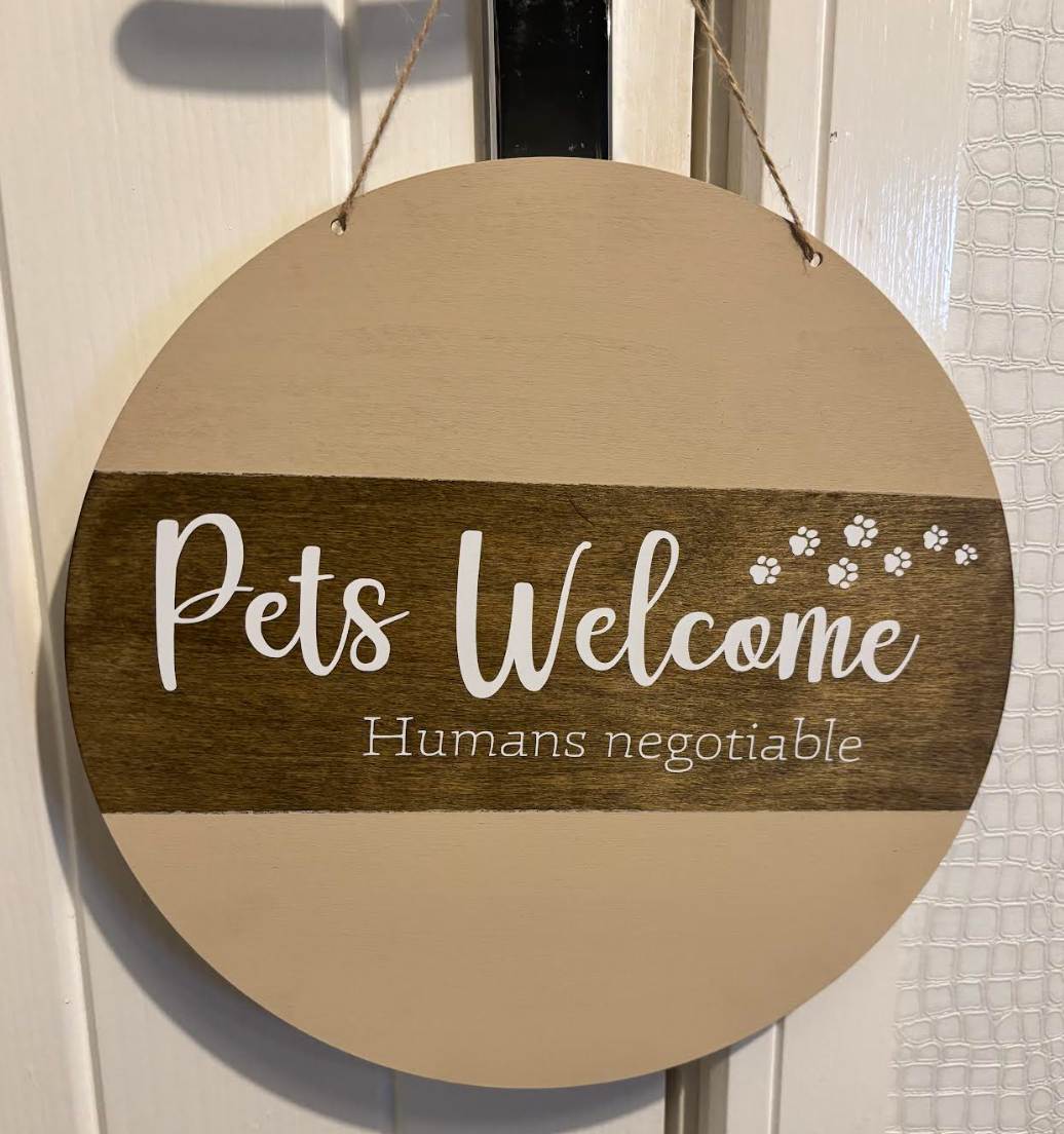 Pets Welcome Wall Sign - 30 cm