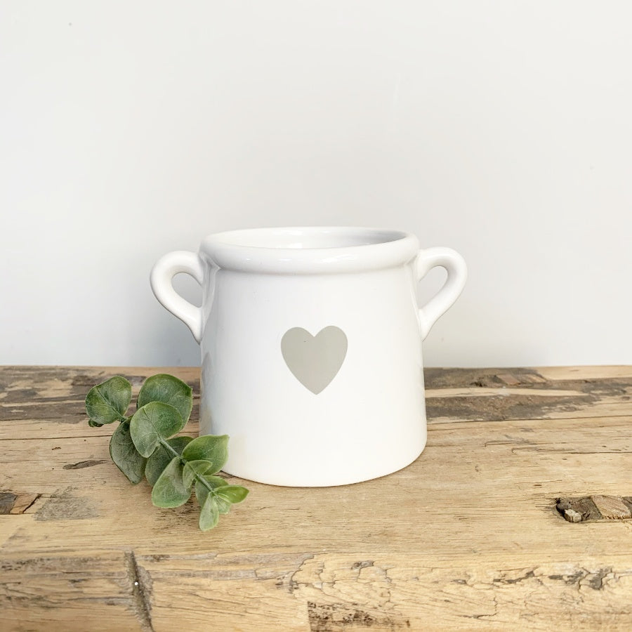 WHITE POT W/HEART