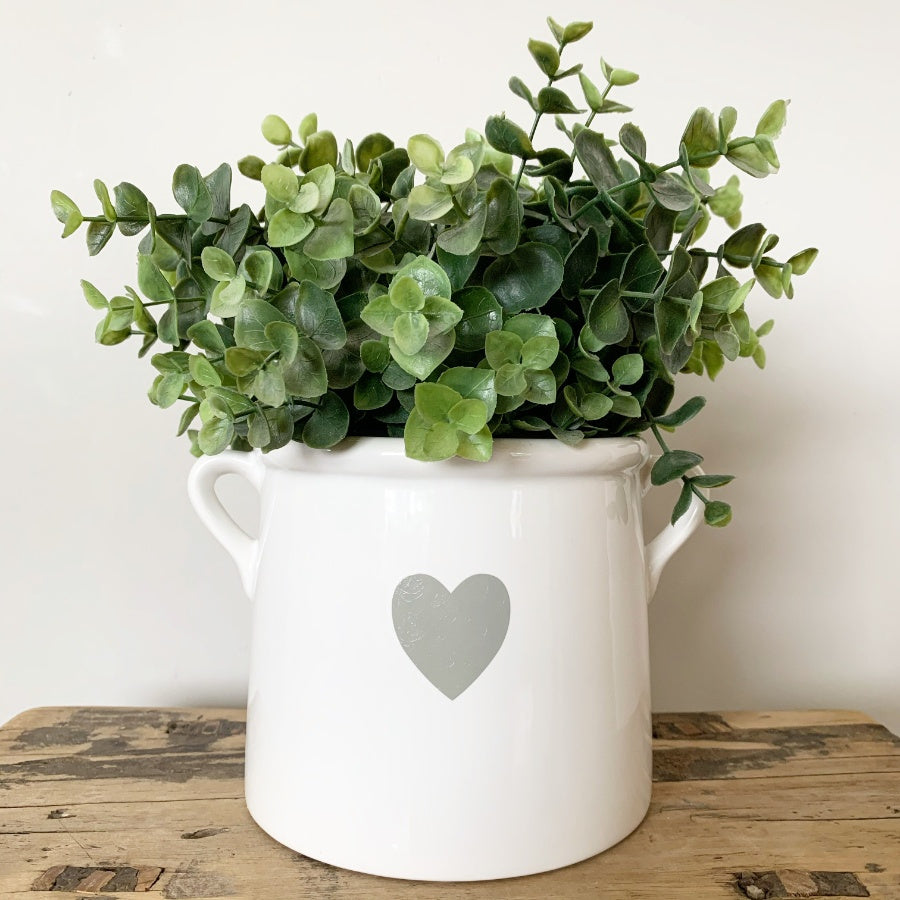 WHITE POT W/HEART