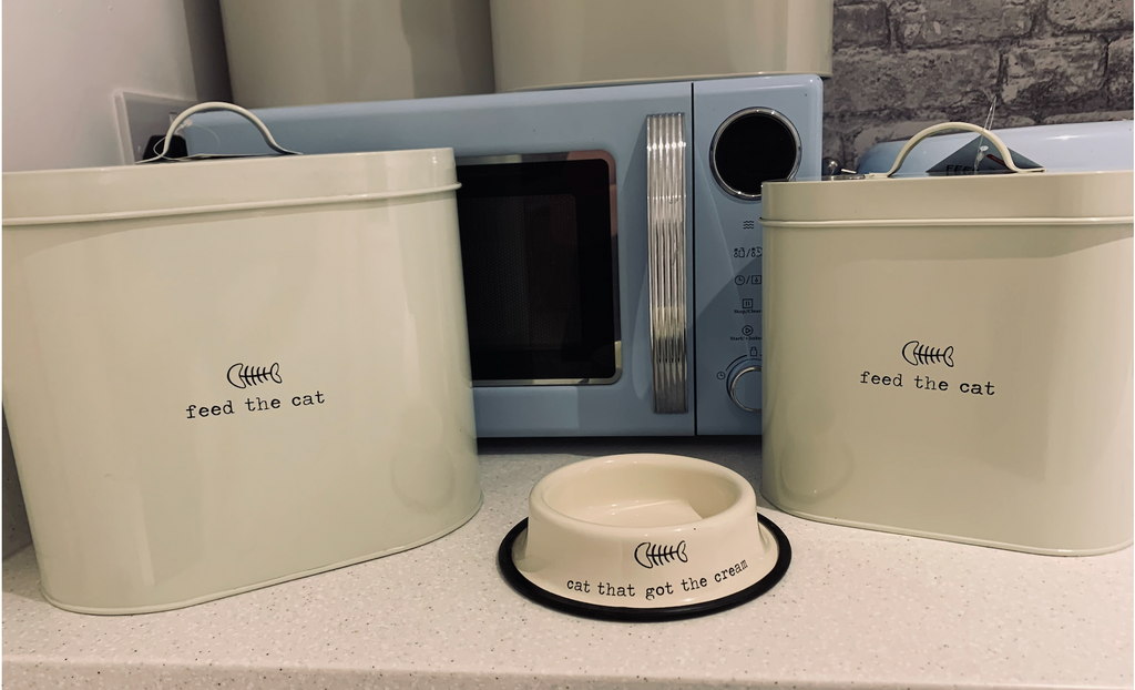 Pets Feed The Cat Food Storage Bin