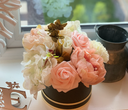 Luxury mixed arrangement - SMALL HAT BOX - in various colours